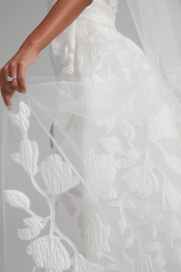 AVM755 - Floral jacquard cathedral veil Online Hot Sale