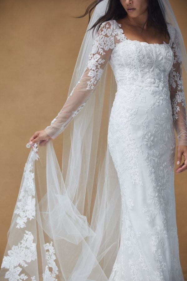 R392V - Lace embroidery Veil Supply