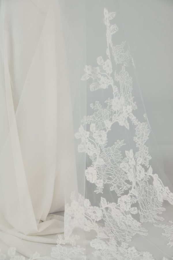 R358V - Cathedral length veil with a mix of Chantilly lace Hot on Sale - Image 3